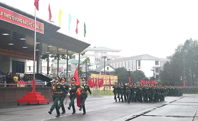Tổ chức duyệt đội ngũ.