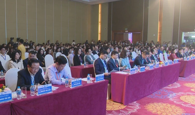 Các đại biểu tham gia hội nghị.