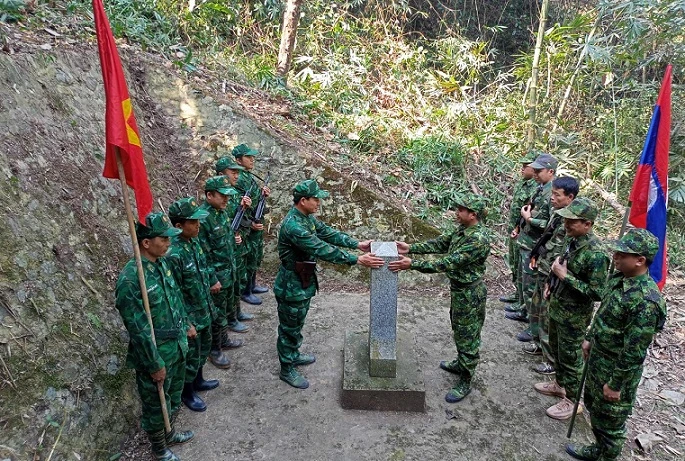 Hai bên kiểm tra hệ thống cột mốc quốc giới.