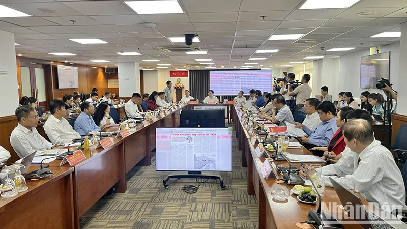 Quang cảnh buổi tọa đàm.