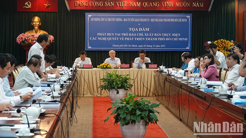 Quang cảnh buổi tọa đàm.