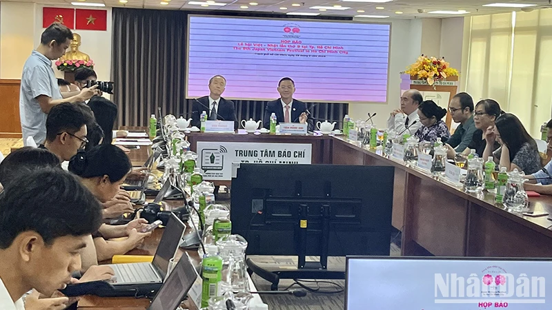 Quang cảnh buổi họp báo.