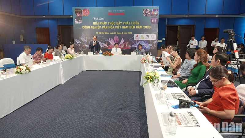 Quang cảnh buổi tọa đàm.