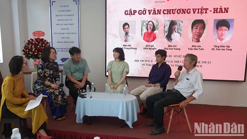 Các diễn giả phát biểu ý kiến tại chương trình.