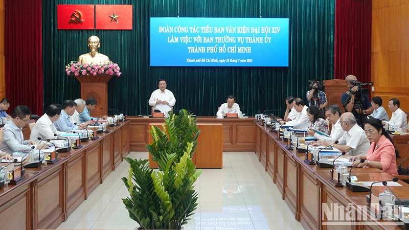 Toàn cảnh buổi làm việc.
