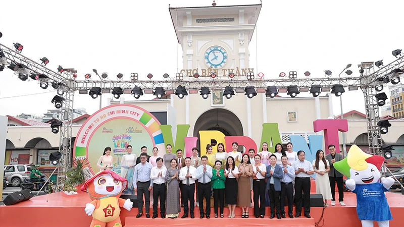 Lễ phát động Tuần lễ Du lịch Thành phố Hồ Chí Minh lần 4 được diễn ra tại khu vực trước cổng Chợ Bến Thành.