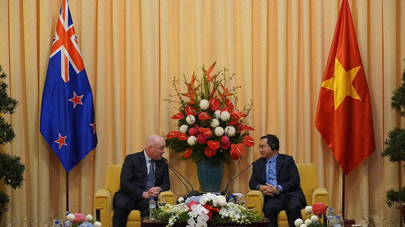 Thủ tướng New Zealand Christopher Luxon hội kiến với Chủ tịch Ủy ban nhân dân Thành phố Hồ Chí Minh Nguyễn Văn Được.