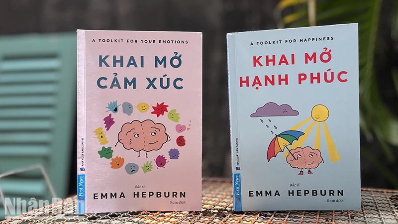Bìa hai cuốn sách "Khai mở cảm xúc" và "Khai mở hạnh phúc". (Ảnh M.H)
