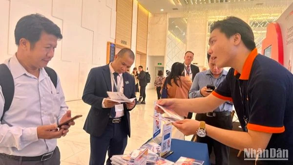 Doanh nghiệp giới thiệu sản phẩm hoạt động tại chương trình.