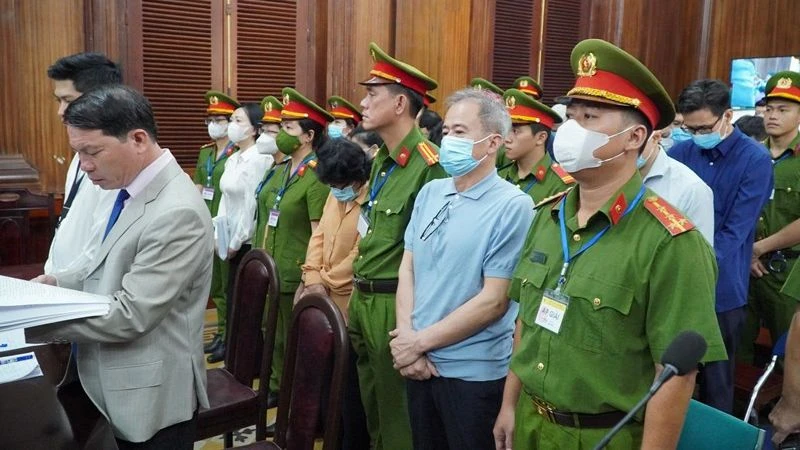 Các bị cáo tại phiên xét xử sơ thẩm sáng 5/3.