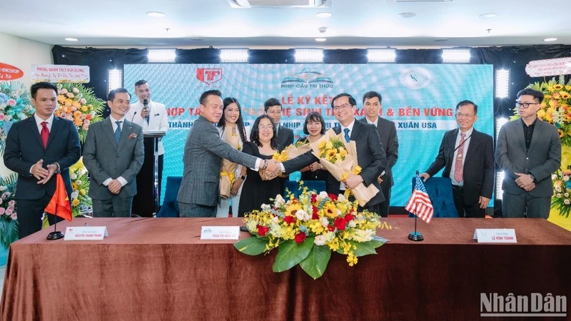Sự kết hợp Thành Phong Group, Vạn Xuân Group và Viện Nhịp cầu tri thức kỳ vọng mang đến sự chăm sóc sức khỏe xanh trên nền tảng y học cổ truyền
