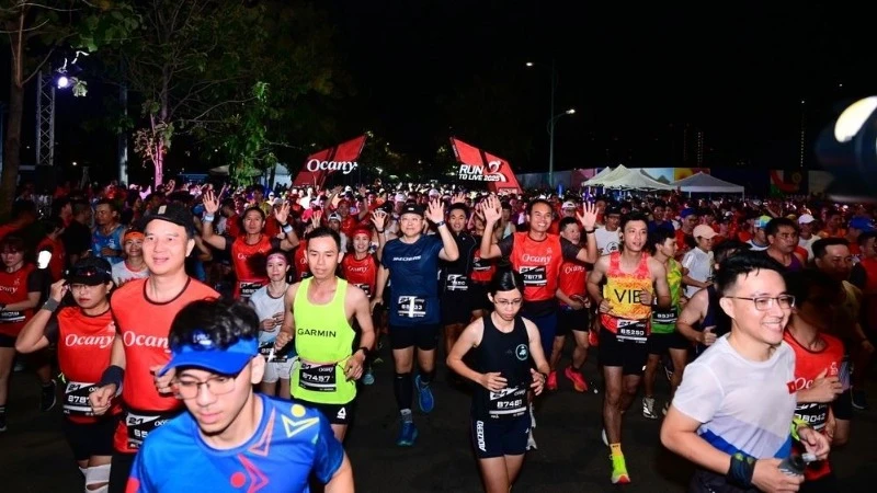 10 nghìn vận động viên tranh tài ở các cự ly chạy tại giải Run To Live mùa thứ 2
