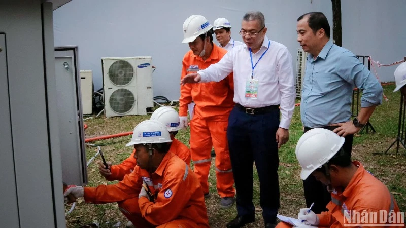 Lãnh đạo Tập đoàn Điện lực Việt Nam kiểm tra công tác cấp điện cho đại Lễ 30/4 của ngành điện Thành phố Hồ Chí Minh.
