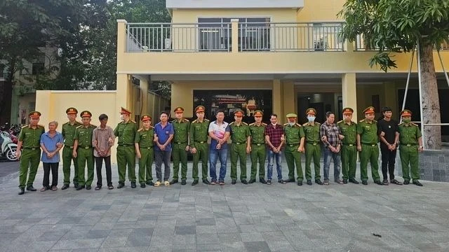 Các đối tượng bị bắt giam trong hoạt động kinh doanh xăng dầu.