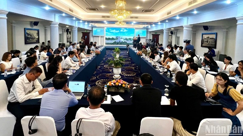 Các đại biểu dự chương trình họp báo.