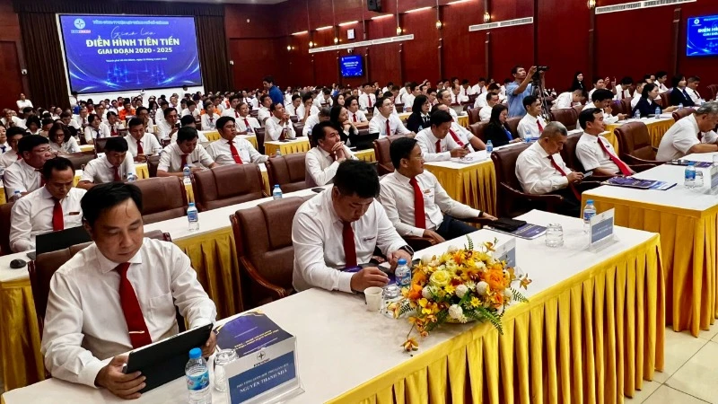 Các đại biểu dự hội nghị. (Ảnh: QUANG QUÝ)