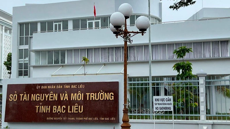 Sở Tài nguyên và Môi trường Bac Liêu là một trong nhiều đơn vị tùy tiện cắm biển cấm quay phim, ghi âm, chụp ảnh.