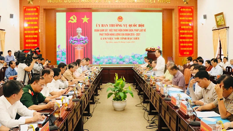 Quang cảnh buổi làm việc.