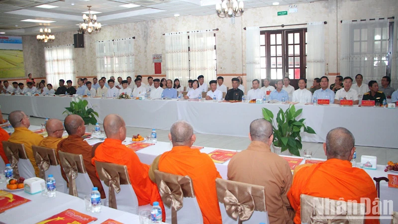 Quang cảnh buổi họp mặt.