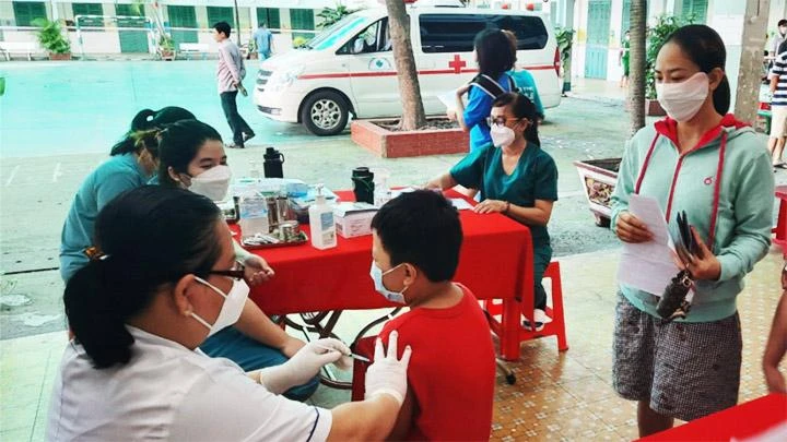 Tiêm vaccine Covid-19 lưu động