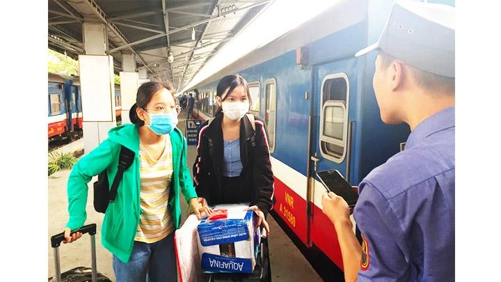 Giảm giá vé tàu cho học sinh, sinh viên nhập học năm học mới 2022