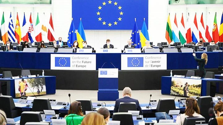 EC họp báo công bố mức lạm phát của EU tăng cao kỷ lục. Ảnh: MEDIUM