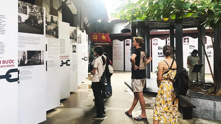 Nhiều hoạt động trưng bày hưởng ứng các ngày lễ lớn tại di tích Hỏa Lò. 