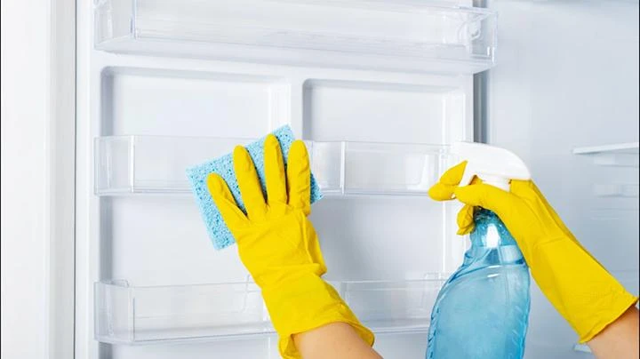 Vệ sinh tủ lạnh định kỳ.