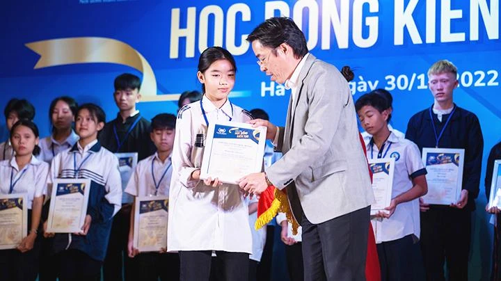 Học bổng Kiến tạo 2022 cho học sinh có hoàn cảnh khó khăn