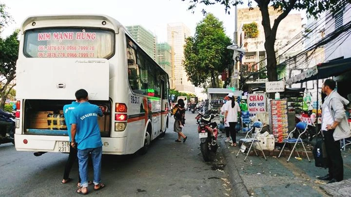 Cần mạnh tay để xử lý tình trạng xe “dù”, bến “cóc”.