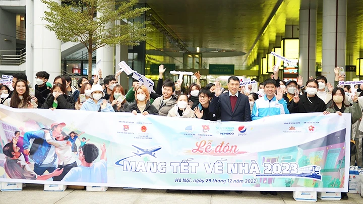 Đón miễn phí sinh viên, công nhân từ Nhật Bản