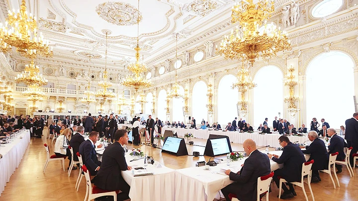 Sự kiện Cộng đồng Chính trị châu Âu (EPC) lần đầu tiến hành hội nghị cấp cao ở Praha. Ảnh: LE MONDE