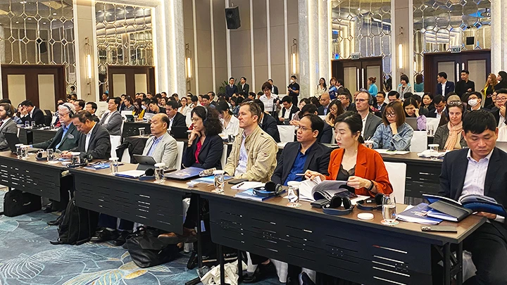 Hội thảo thu hút sự chú ý của nhiều doanh nghiệp, nhà đầu tư trong lĩnh vực năng lượng tái tạo.