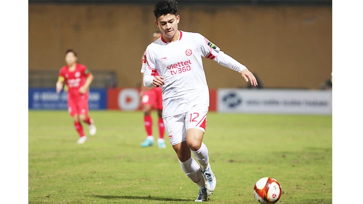Các cầu thủ trẻ cần được thi đấu tại V.League nhiều hơn. Ảnh: LÊ MINH