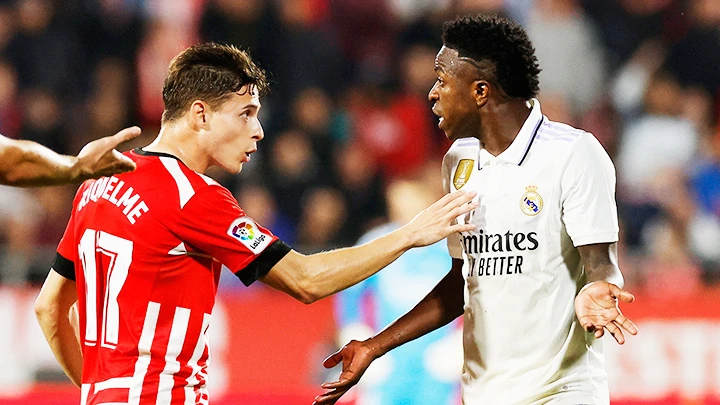 Vinicius (bên phải) chịu nhiều ức chế trong trận Real gặp Girona.
