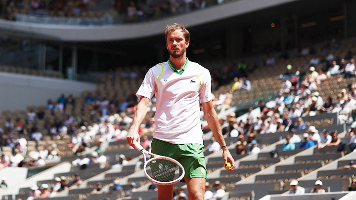 Daniil Medvedev không có duyên với Roland Garros khi bị hạ gục 5 lần ngay ở vòng đầu tiên.