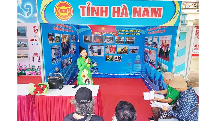 Trưng bày và tuyên truyền về chủ quyền biển, đảo của Tổ quốc.