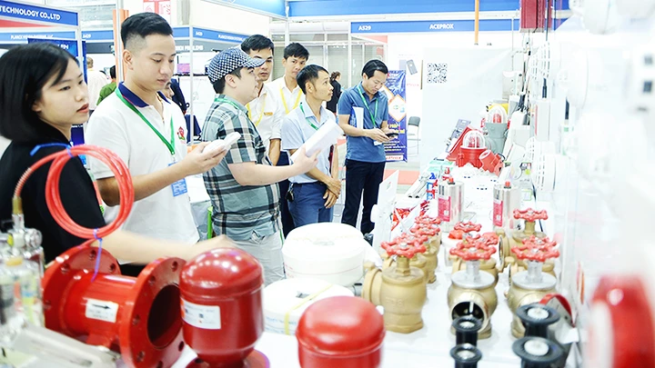 Chủ động tìm hiểu và mua các thiết bị phòng cháy cho gia đình.
