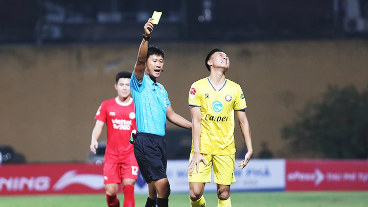 Trọng tài vẫn là nhân tố quan trọng bảo đảm cho sự thành công của V.League. Ảnh: LÊ MINH