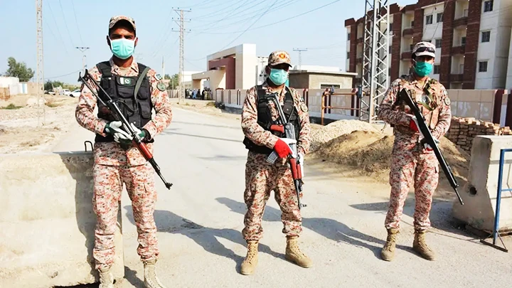 Quân đội Pakistan canh gác tại biên giới với Iran. Ảnh: GETTY IMAGES