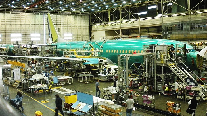 Bên trong nhà máy sản xuất máy bay của Boeing ở Renton. Ảnh: FLIGHT PLAN
