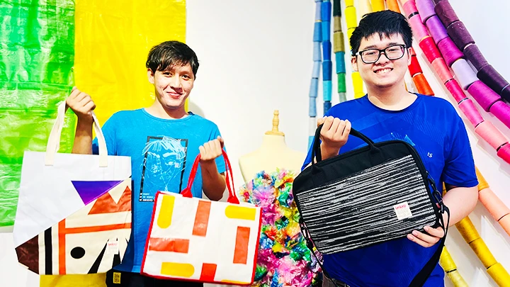 Những chiếc túi làm từ rác của Limloop được đánh giá cao về tính thẩm mỹ, thời trang.