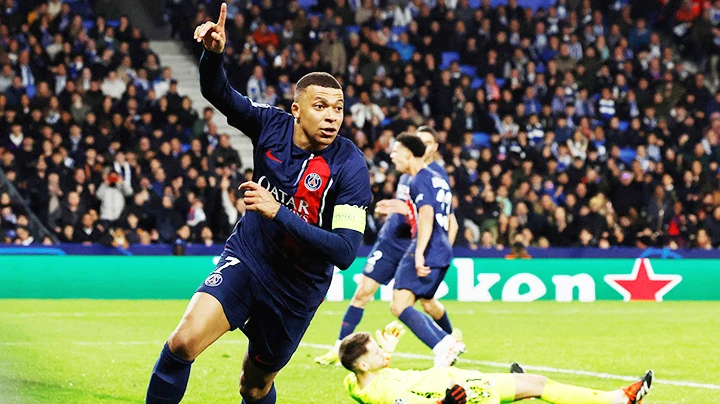 Trên đôi vai Mbappe