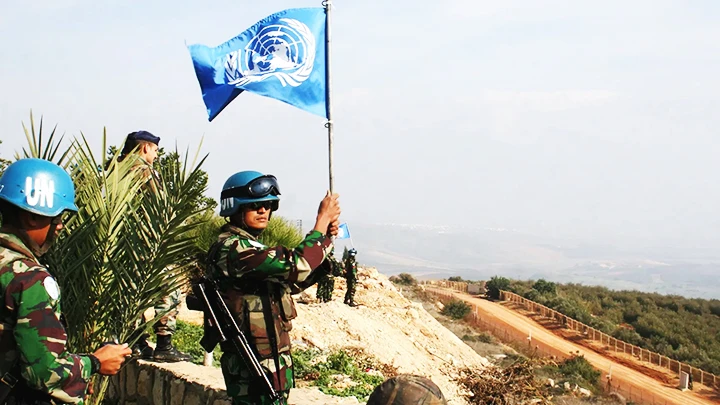 Một nhóm quan sát viên của LHQ đang làm nhiệm vụ tại phía nam Lebanon. Ảnh: AP