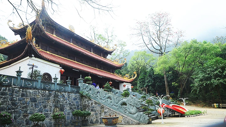 Chùa Tản Viên. Ảnh: NGUYỄN NAM
