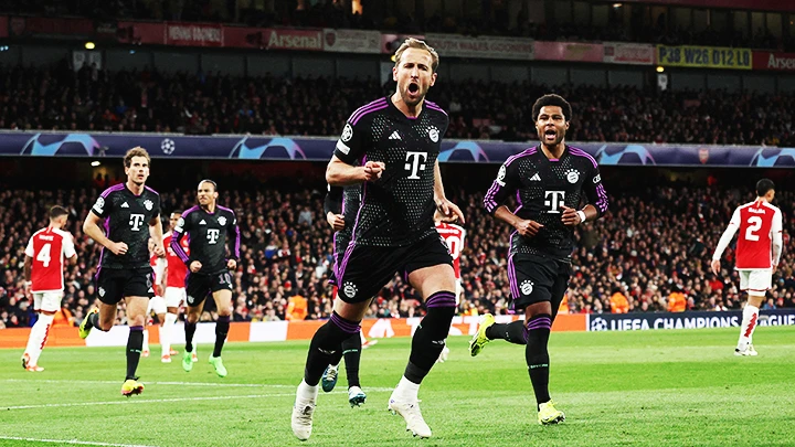 Harry Kane ăn mừng sau pha đá phạt đền thành công.
