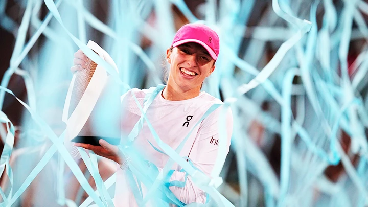 Swiatek lần đầu đăng quang Madrid Open