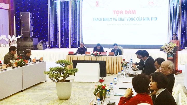 Quang cảnh buổi tọa đàm. Ảnh: HOÀNG HOA