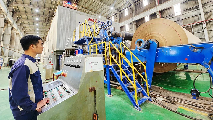 Hàng loạt nhà máy công suất lớn đã tạo ra sự phát triển đúng hướng cho ngành giấy.