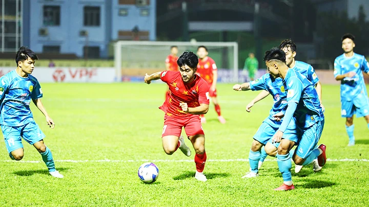 Phương án thêm suất ngoại binh cho giải hạng Nhất đang gây nhiều tranh cãi. Ảnh: VPF